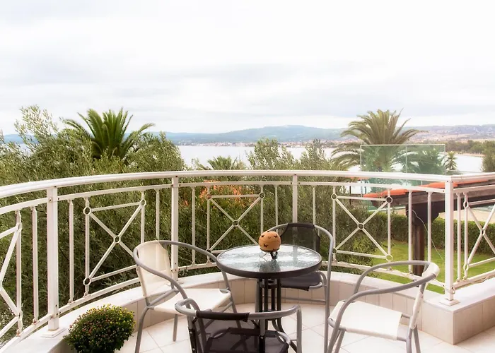 Aμφιτρίτη 3* Nikiti (Sithonia)